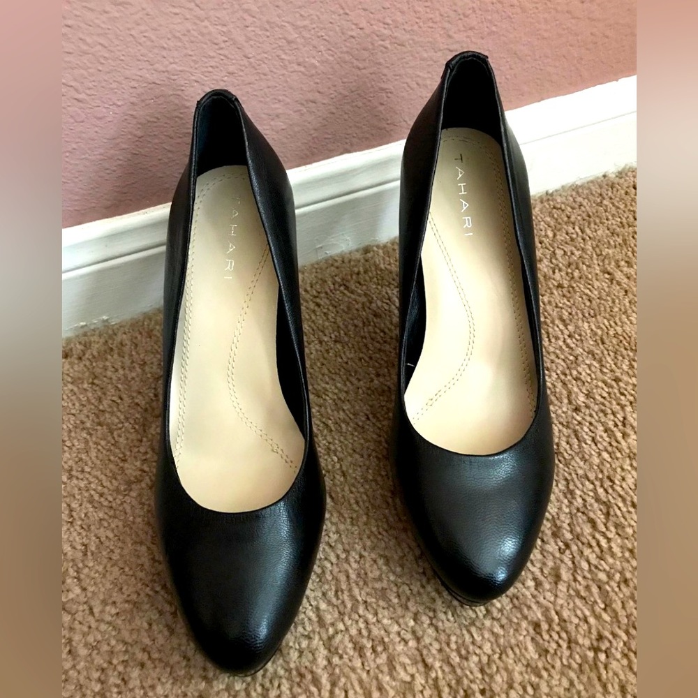 Women’s Tahari Pump Heels.